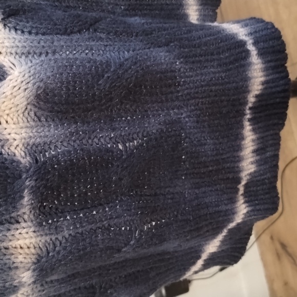AE Oversized Tie Dye Turtleneck Sweater Sz M Excellent condition - Picture 9 of 15